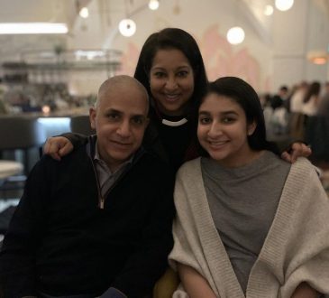 student with her parents