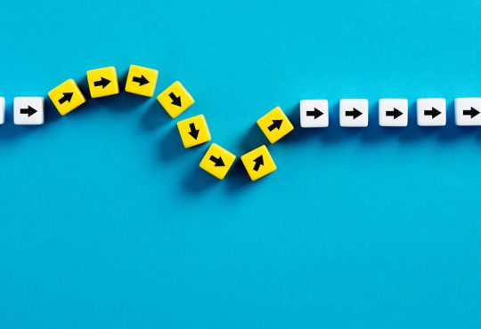 Arrows on cubes following a flexible path.